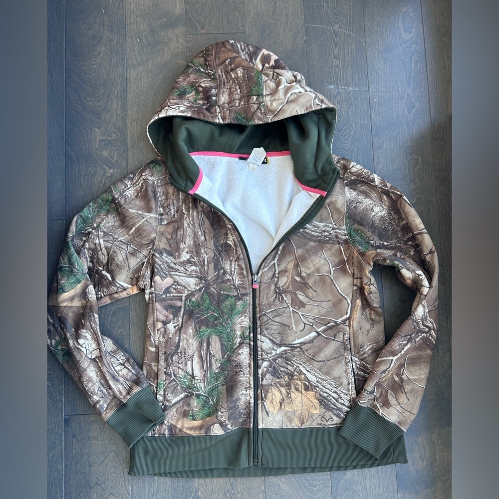 Women’s Under Armour Realtree Camo Zip Up Hoodie size large